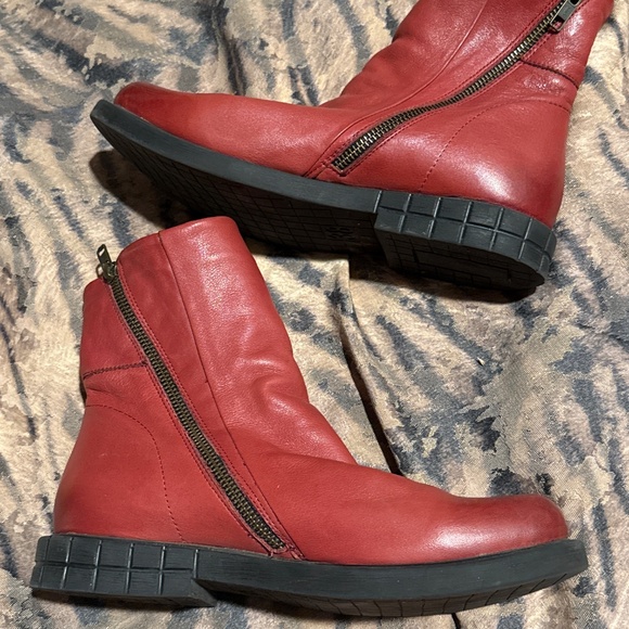 BUENO Womens Red Leather Fashion Boots EUR 38 Medium (B, M)! - Picture 7 of 8